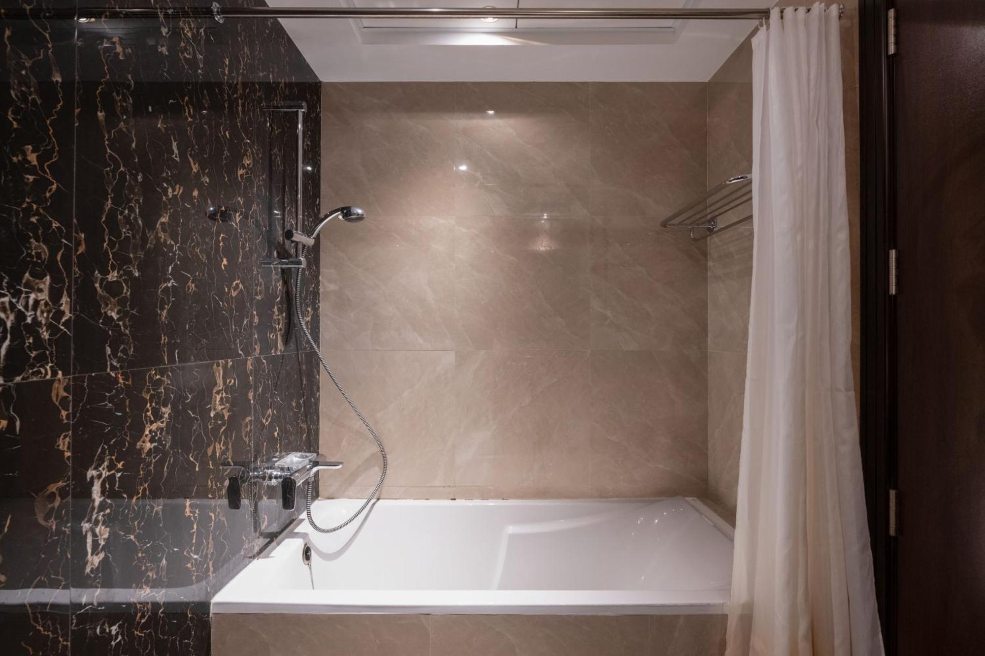 Luxurious In Elite With Canal View