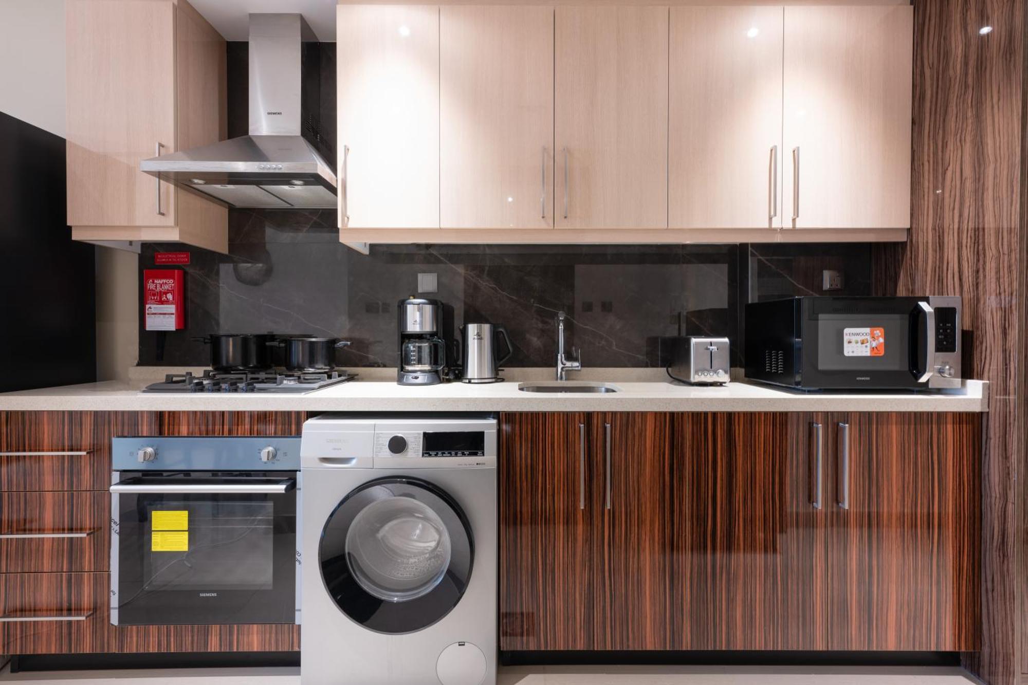 Luxurious In Elite With Canal View Apartment *